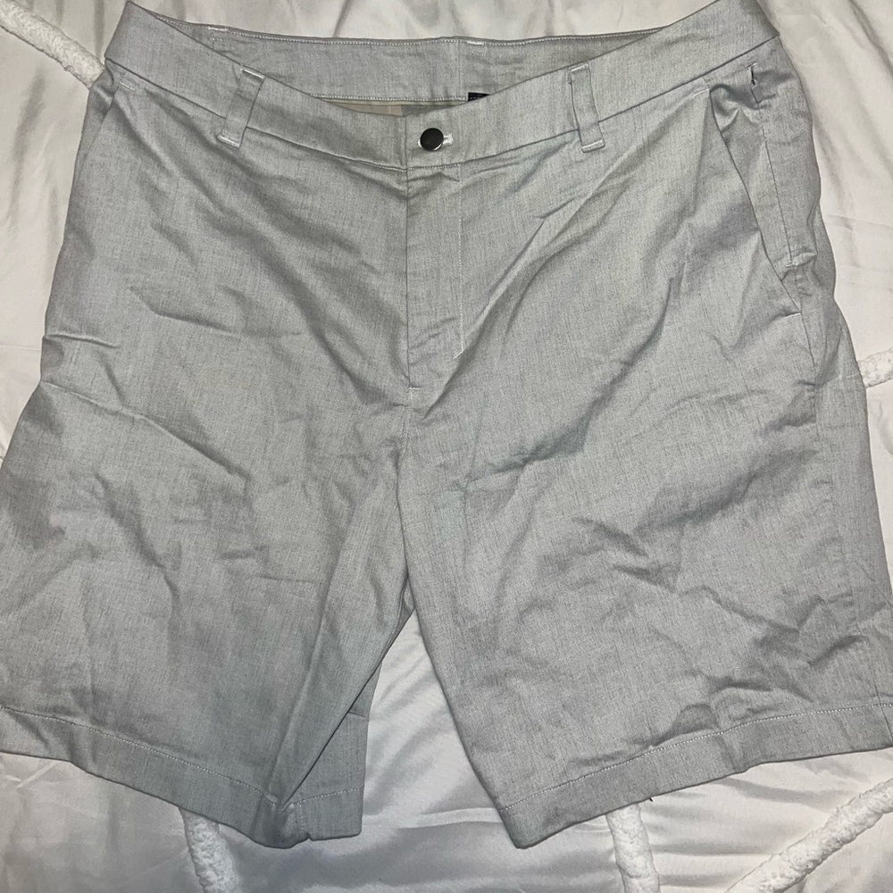 men’s gray size 36 lululemon shorts flat front